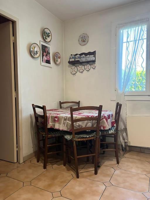 Maison Familiale Idealement Situee Avec Tout Le Confort ニーム エクステリア 写真