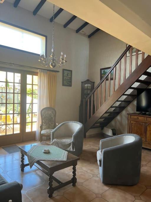 Maison Familiale Idealement Situee Avec Tout Le Confort ニーム エクステリア 写真