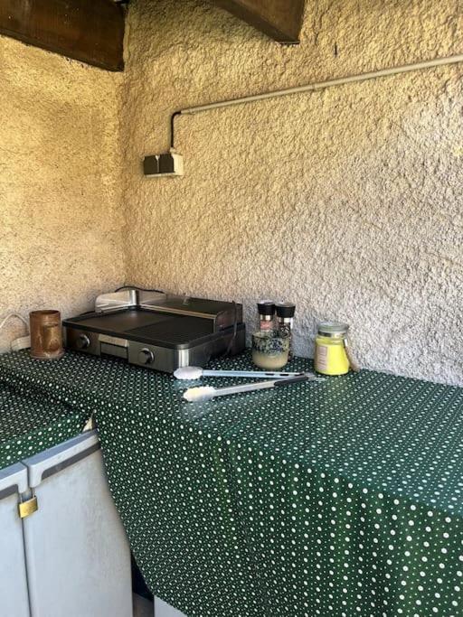 Maison Familiale Idealement Situee Avec Tout Le Confort ニーム エクステリア 写真